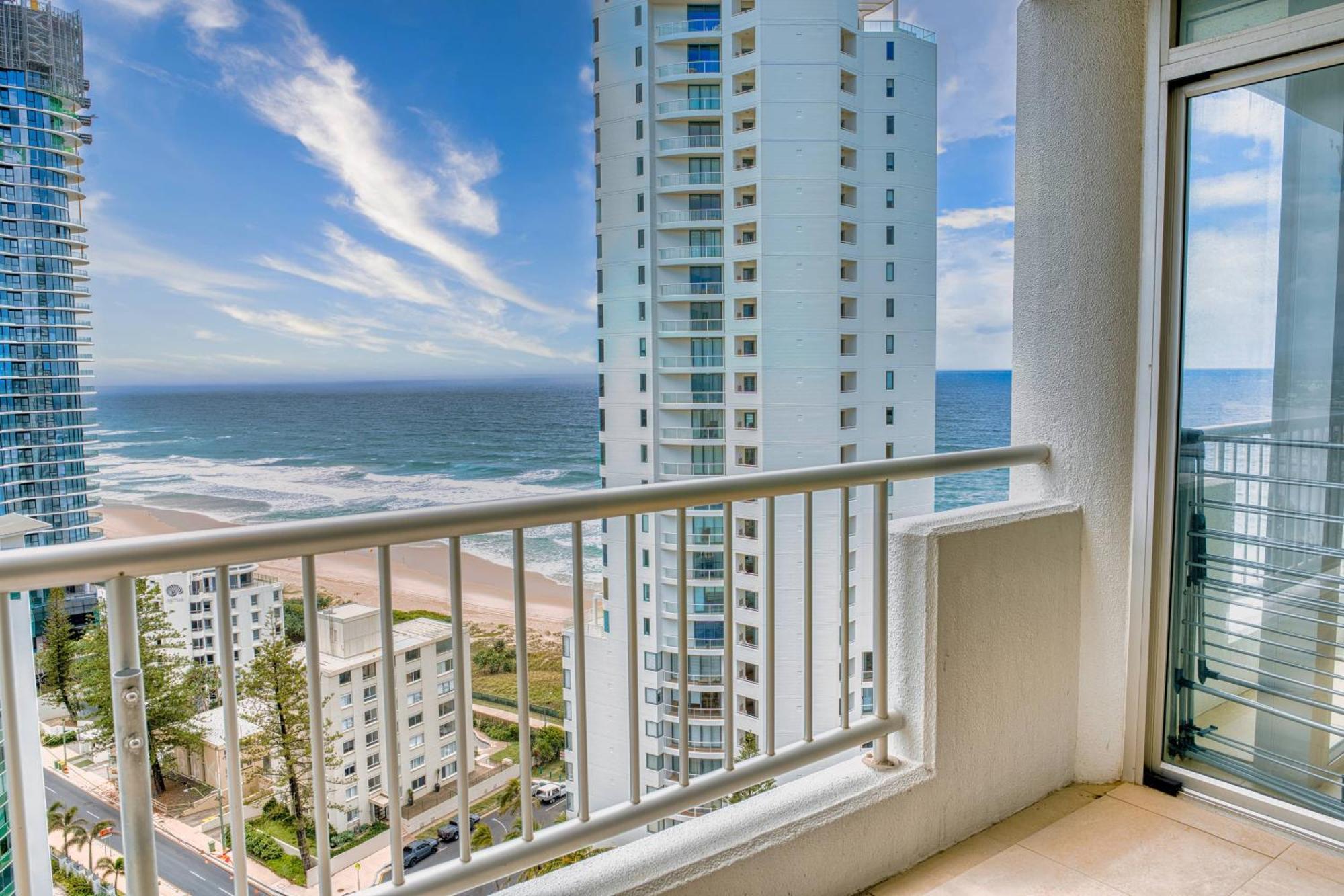 3 Bedroom with ocean views 19th floor